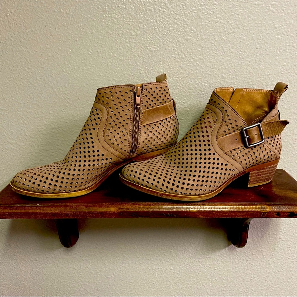 LUCKY BRAND Tan Perforated Booties (6.5)